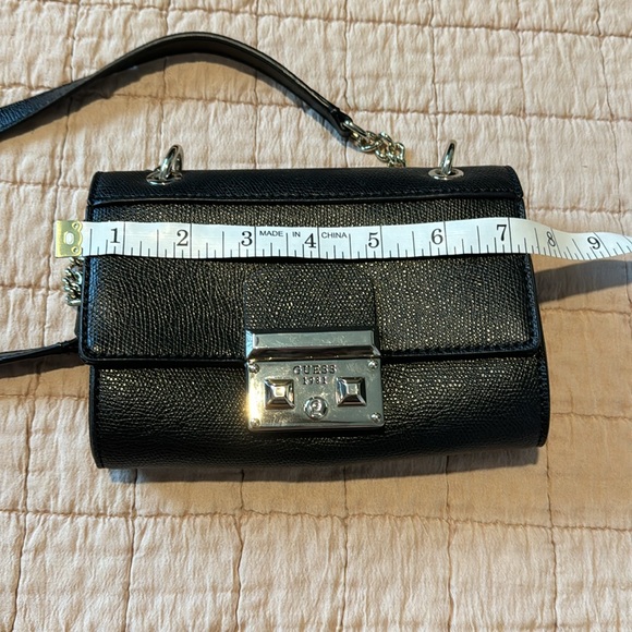 Guess Crossbody - Picture 5 of 6